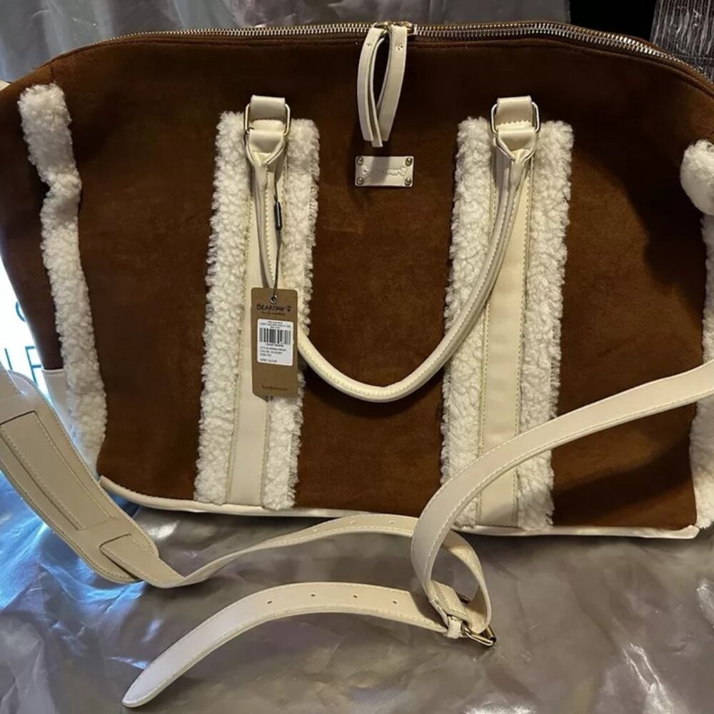 BEARPAW LARGE WEEKENDER DUFFEL BAG WITH FUR